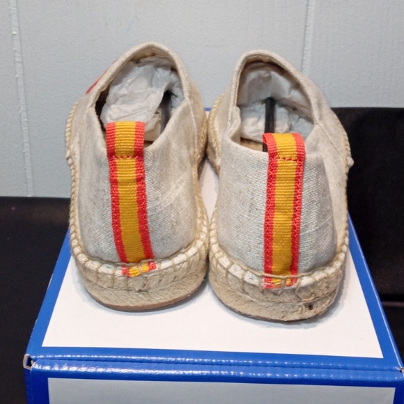 NIB Vera Bradley Embroidered Flower Espadrilles - Picture 2 of 6